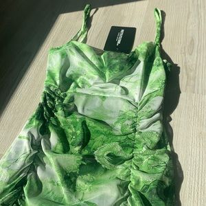 PRETTYLITTETHING- Dragon Dress (Green & White)